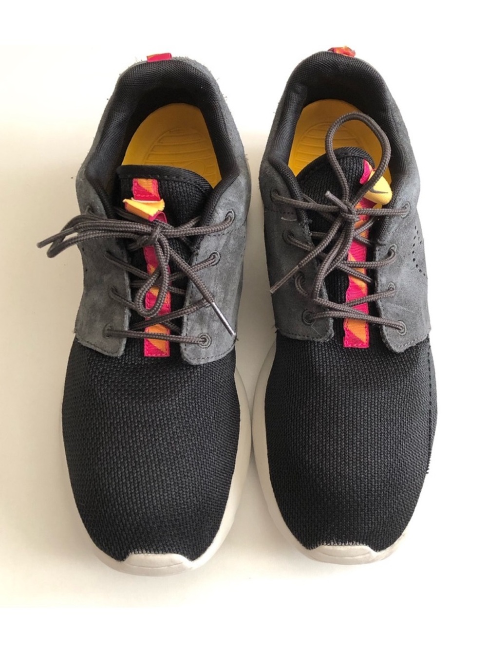 NIKE Rosherun Black & Dark Charcoal Run Shoes 9.5